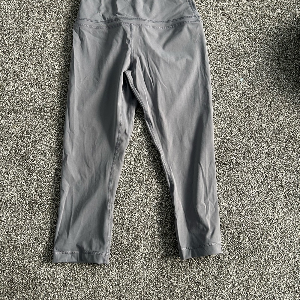 CRZ YOGA Gray High Waist Capri Leggings M 8/10